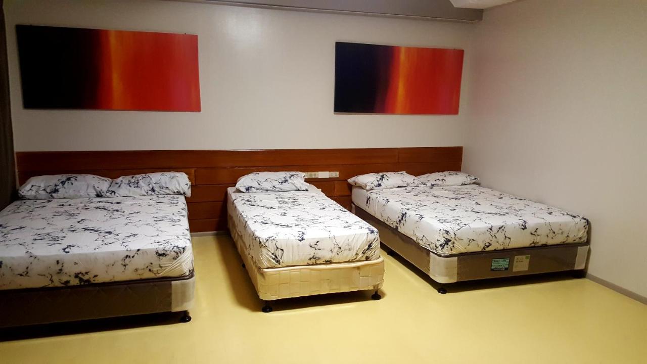 Naps & Maps Hostel Cebu Esterno foto