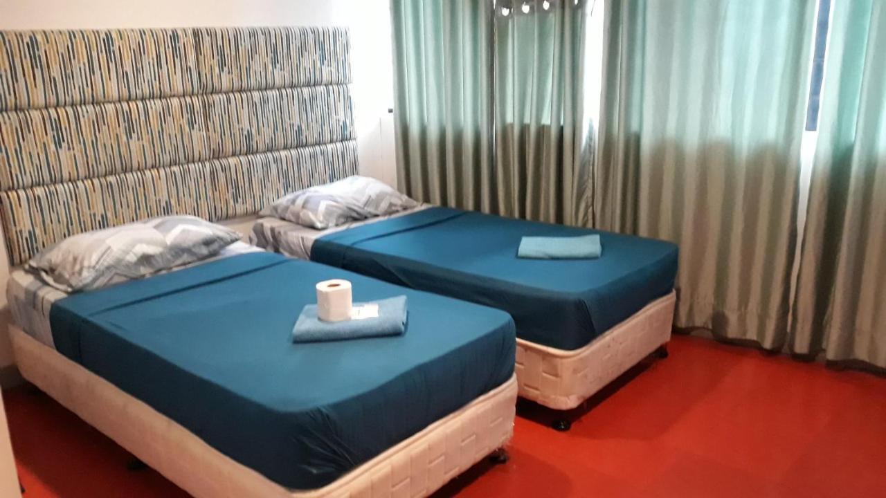 Naps & Maps Hostel Cebu Esterno foto